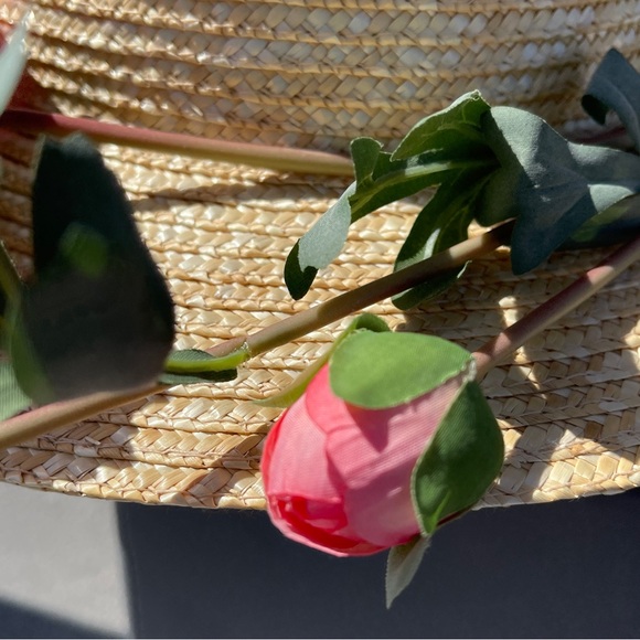?Size M/L Limited Edition Designer Straw Sun Hat with Artificial Flowers – Only main image 6